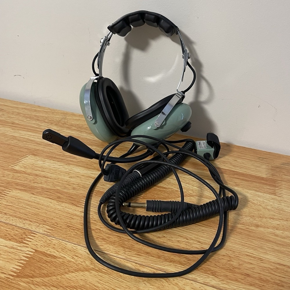 David Clark Noise Attenuating Aviation Headset/microphone. Model H10-20
